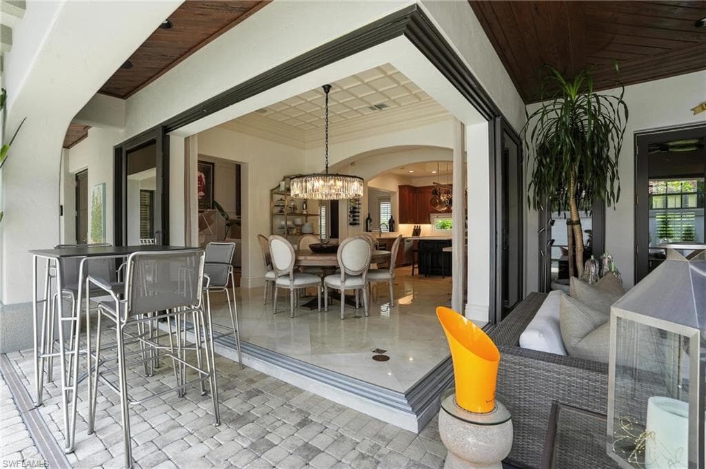 2892 Tiburon Blvd E, Naples, FL 34109-17