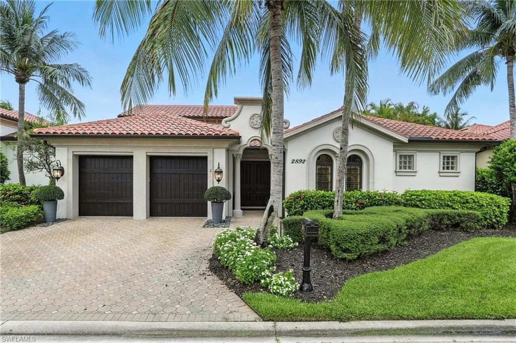 2892 Tiburon Blvd E, Naples, FL 34109-1