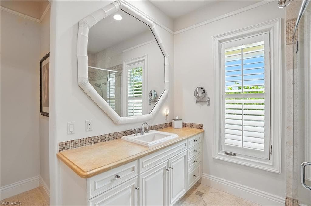 2892 Tiburon Blvd E, Naples, FL 34109-24