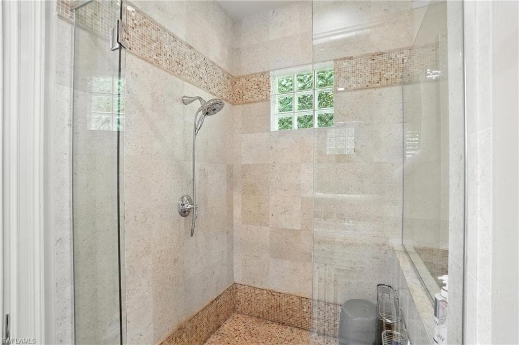 2892 Tiburon Blvd E, Naples, FL 34109-27