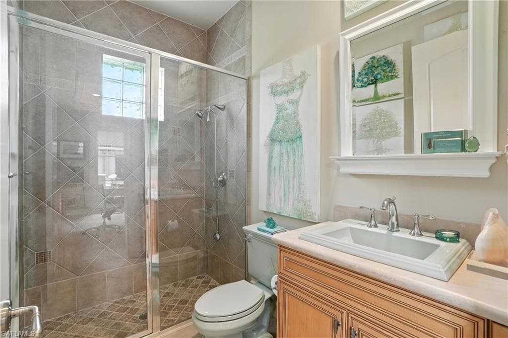 2892 Tiburon Blvd E, Naples, FL 34109-32