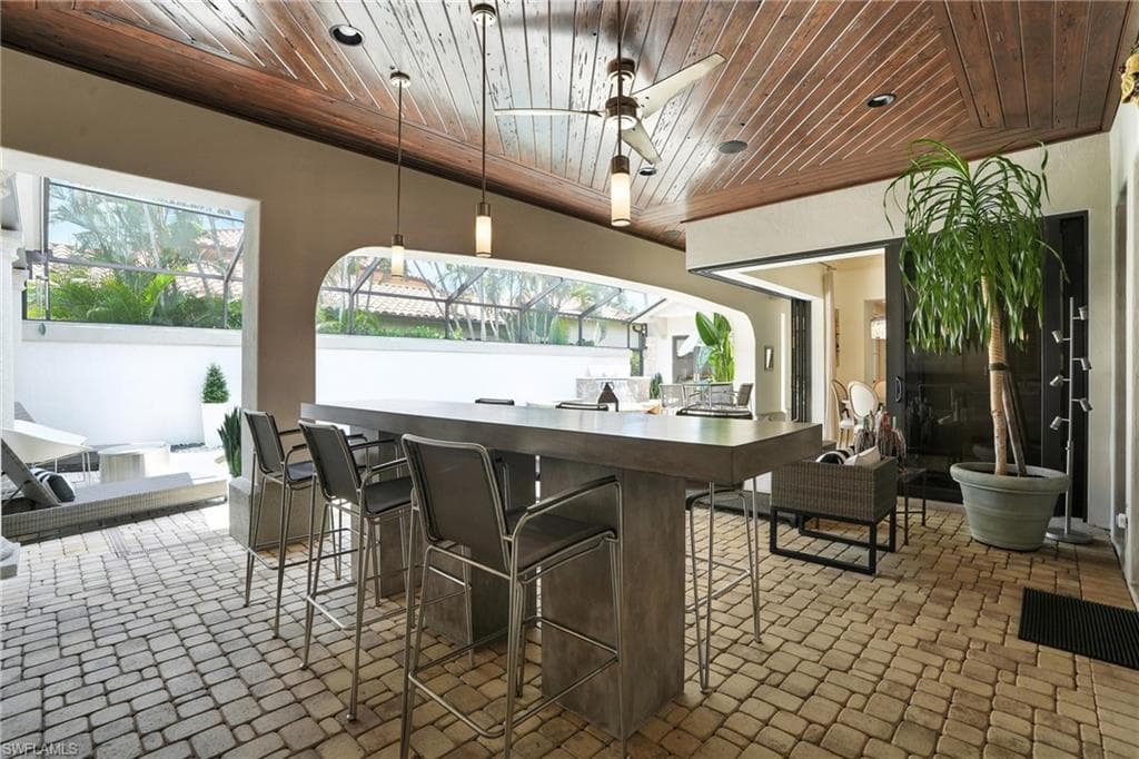 2892 Tiburon Blvd E, Naples, FL 34109-39