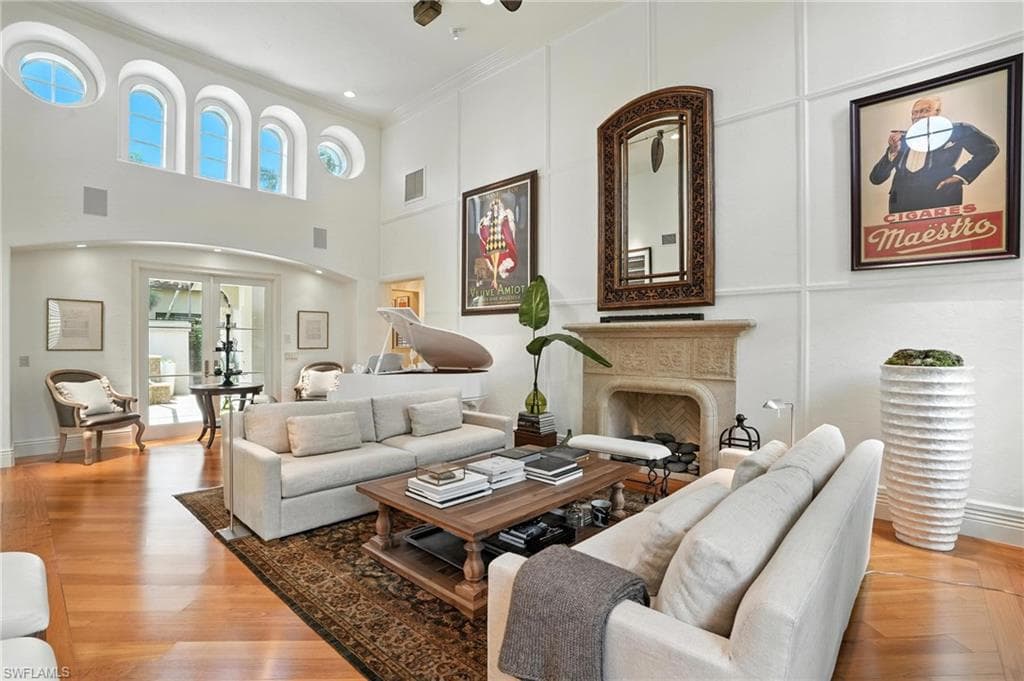 2892 Tiburon Blvd E, Naples, FL 34109-7