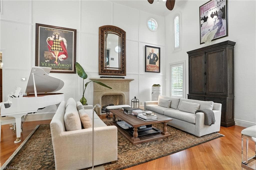 2892 Tiburon Blvd E, Naples, FL 34109-8