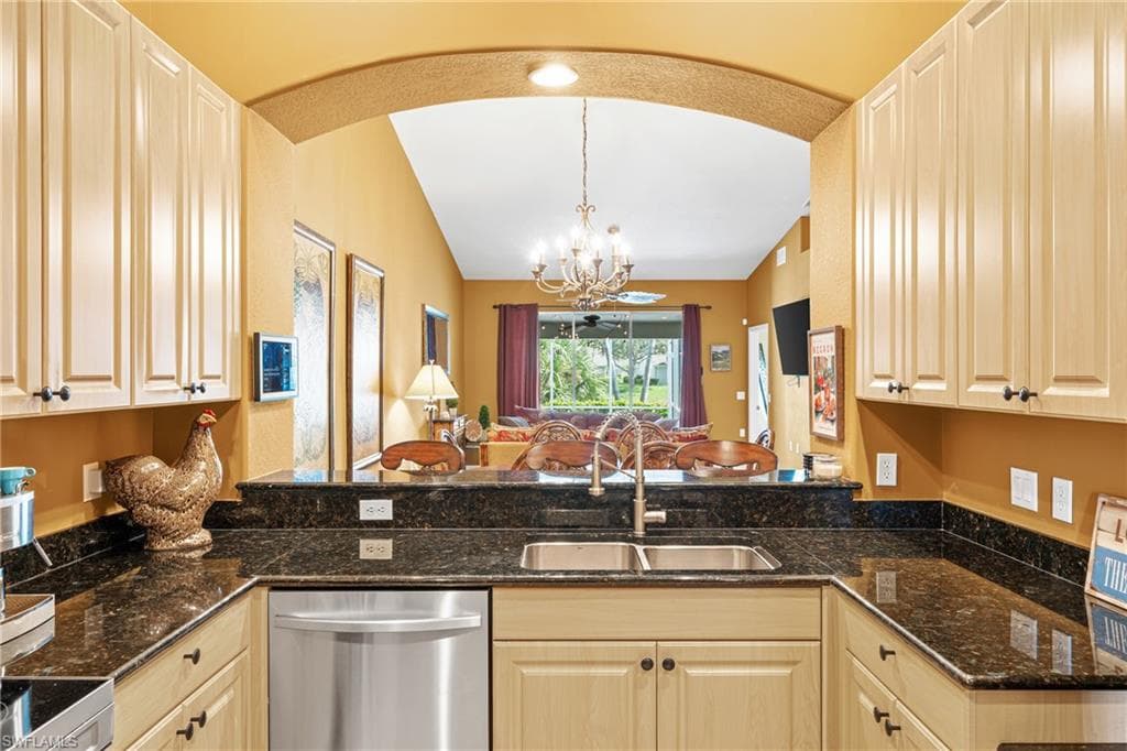 6239 Mandalay Cir 42, Naples, FL 34112-12