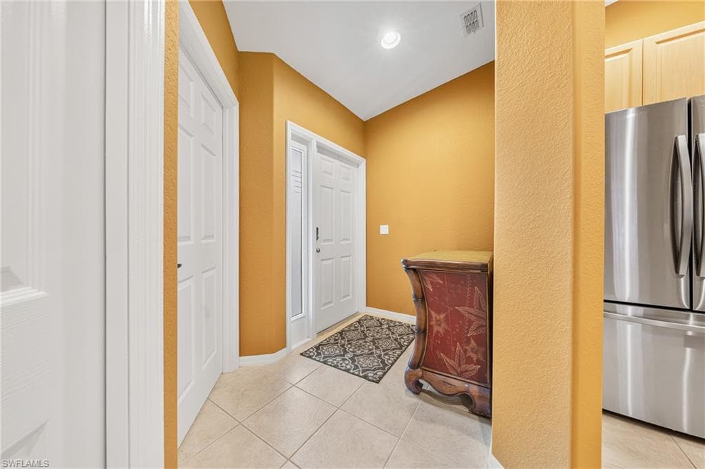 6239 Mandalay Cir 42, Naples, FL 34112-25