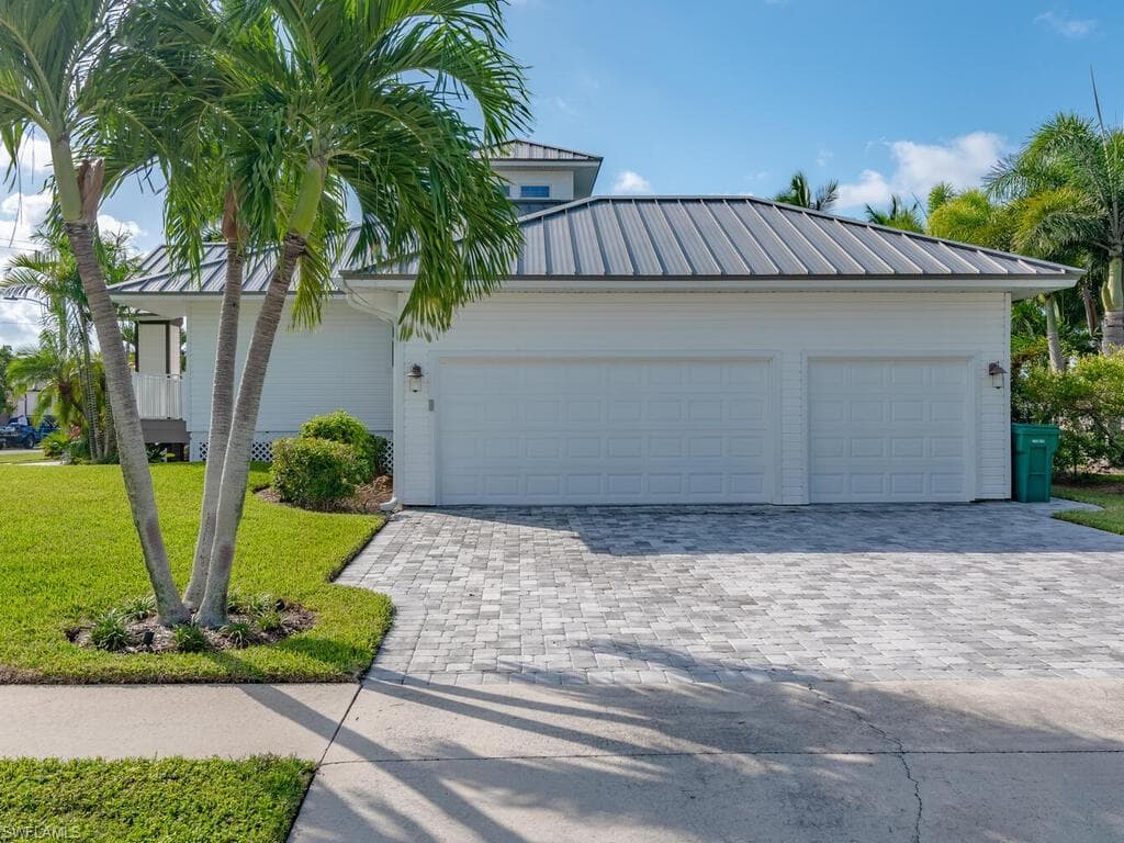 90 Seas Ct, Marco Island, FL 34145-36