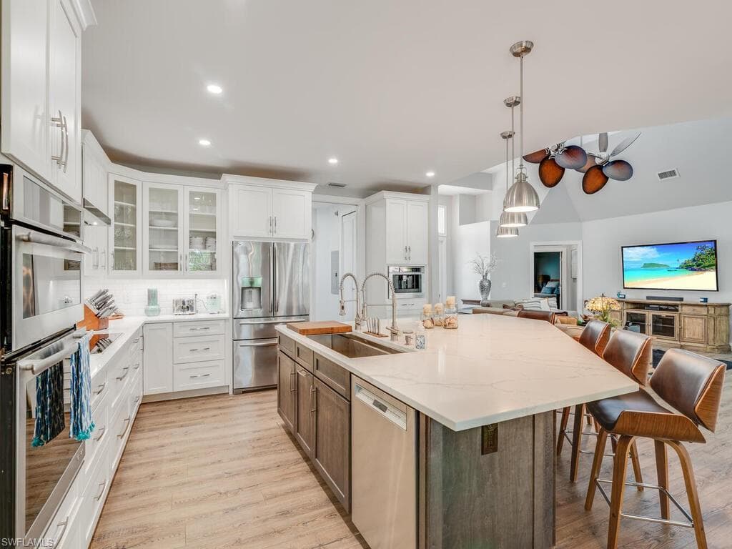 90 Seas Ct, Marco Island, FL 34145-3