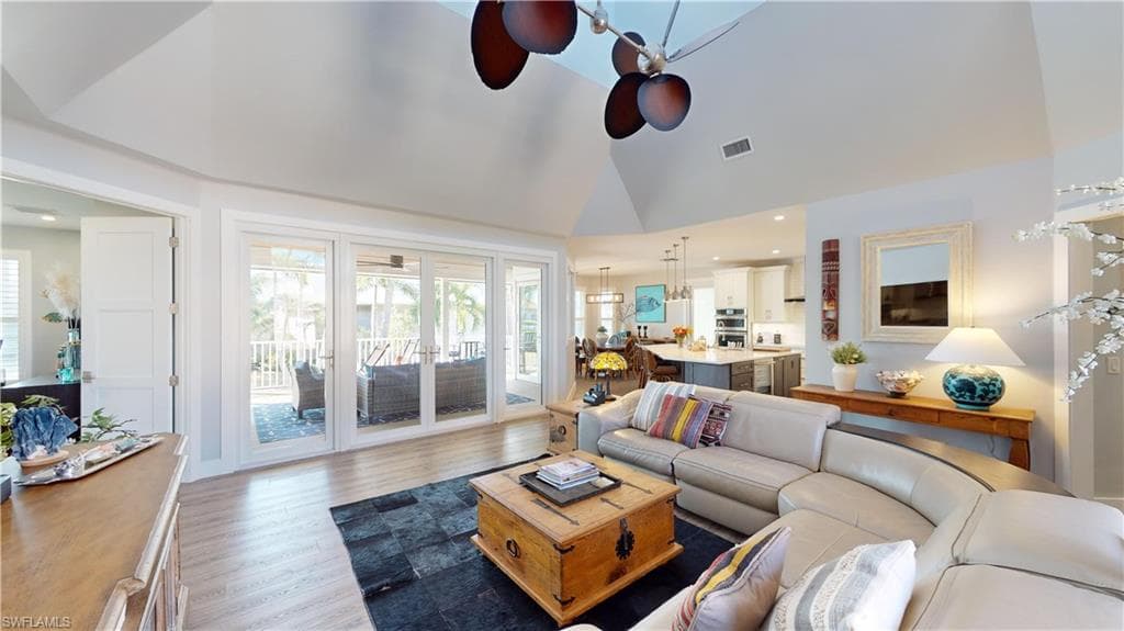 90 Seas Ct, Marco Island, FL 34145-4
