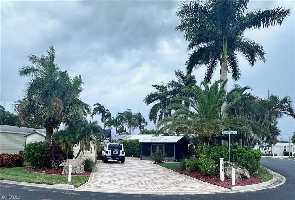 1302 Silver Lakes Blvd, Naples, FL 34114-2