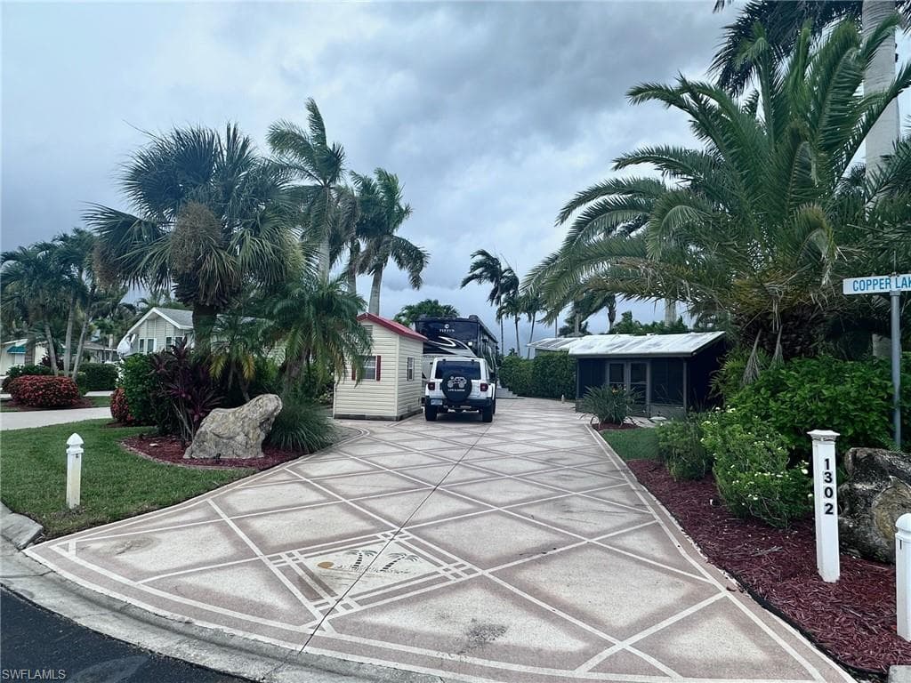 1302 Silver Lakes Blvd, Naples, FL 34114-3