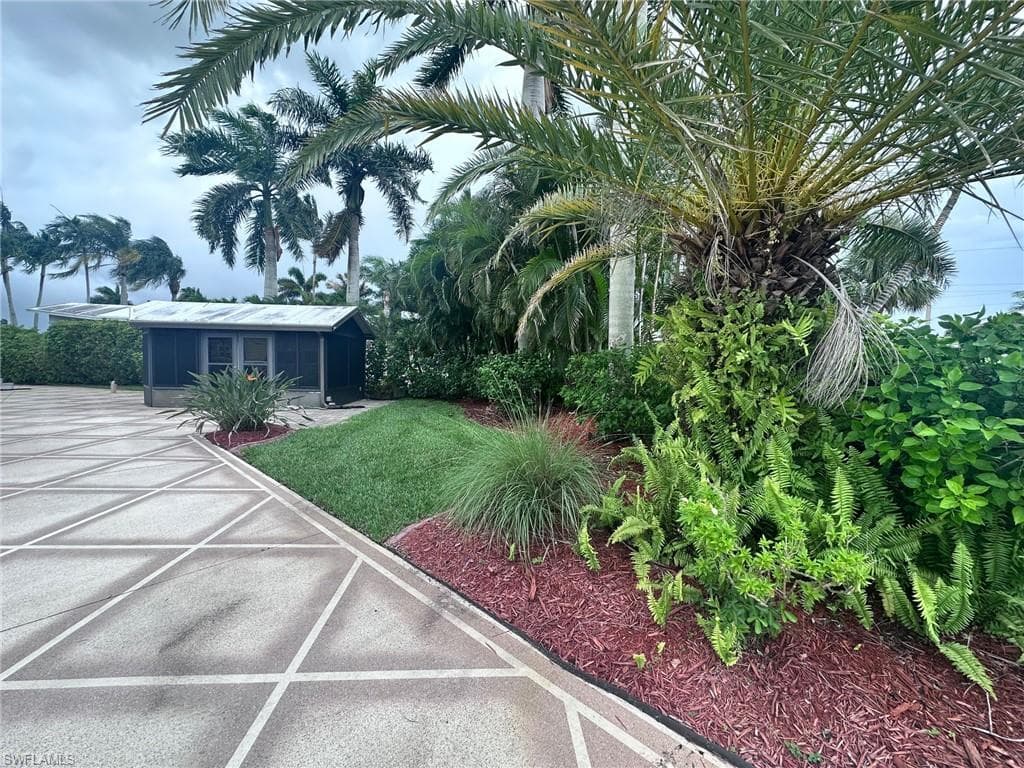 1302 Silver Lakes Blvd, Naples, FL 34114-4