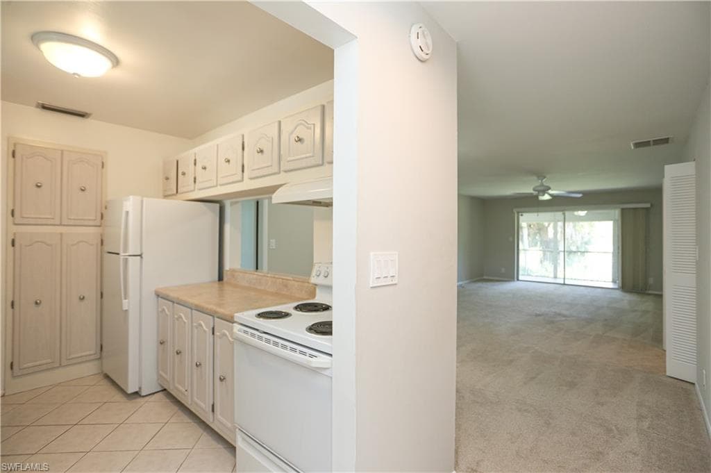 221 Cypress Way E 201, Naples, FL 34110-6