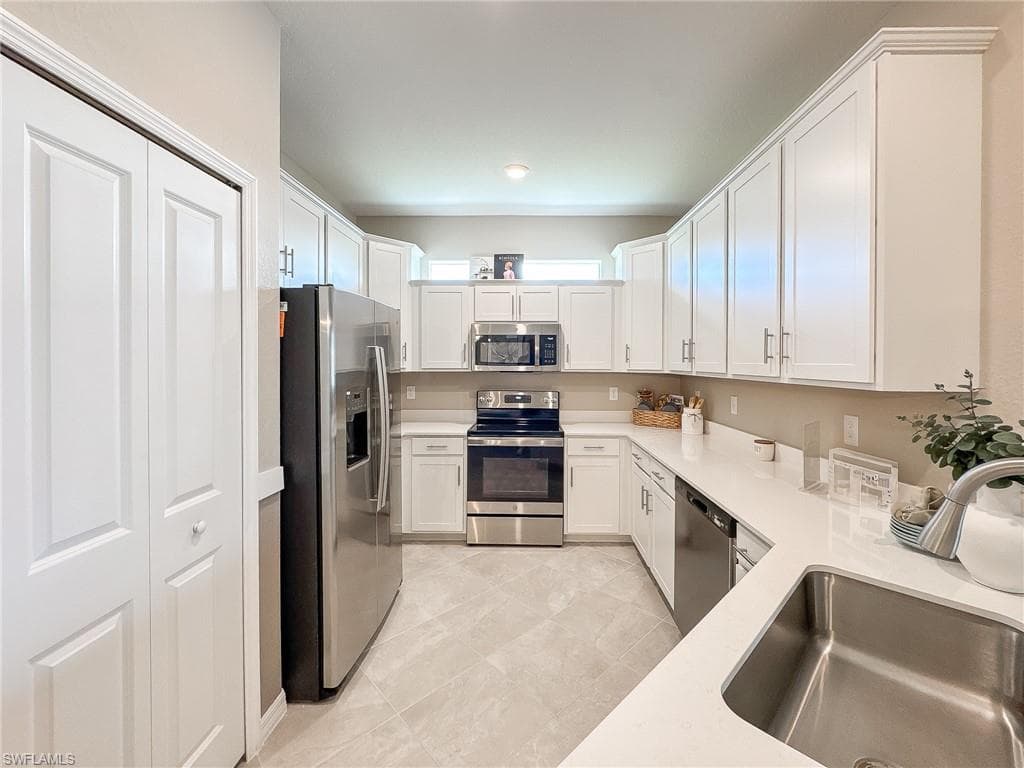 2039 Vermont Ln, Naples, FL 34120-9