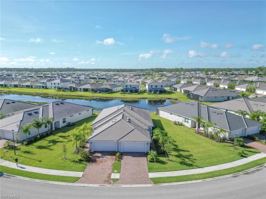 2039 Vermont Ln, Naples, FL 34120-1