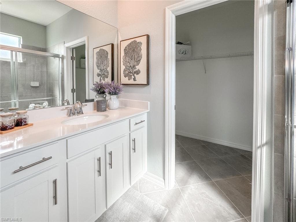 2039 Vermont Ln, Naples, FL 34120-25