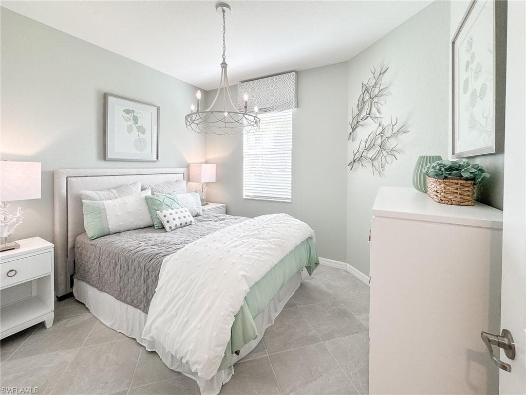 2039 Vermont Ln, Naples, FL 34120-32
