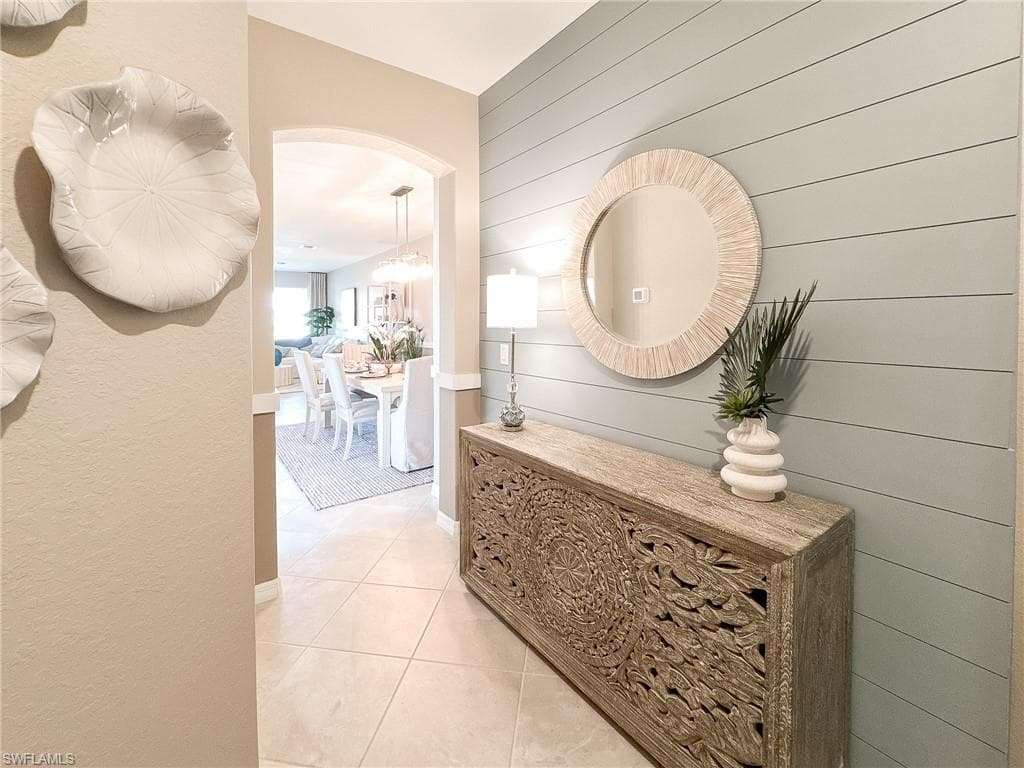 2039 Vermont Ln, Naples, FL 34120-4