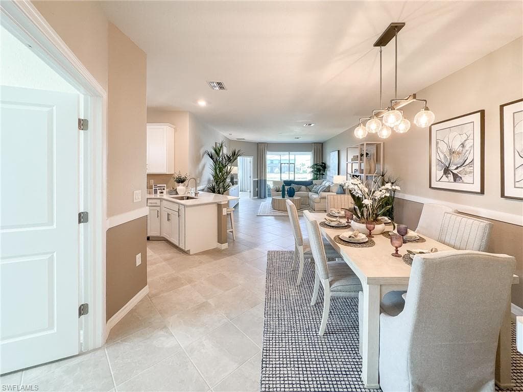 2039 Vermont Ln, Naples, FL 34120-5