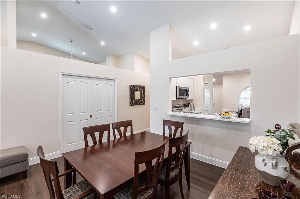 8529 Mustang Dr, Naples, FL 34113-16