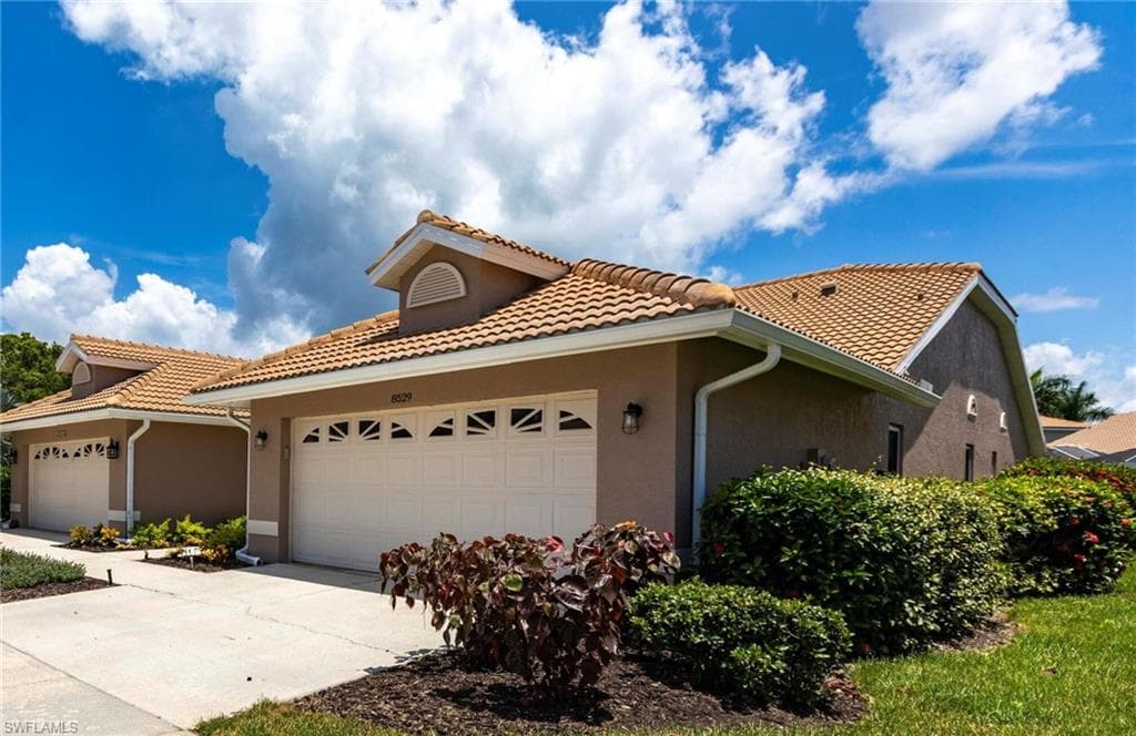 8529 Mustang Dr, Naples, FL 34113-28