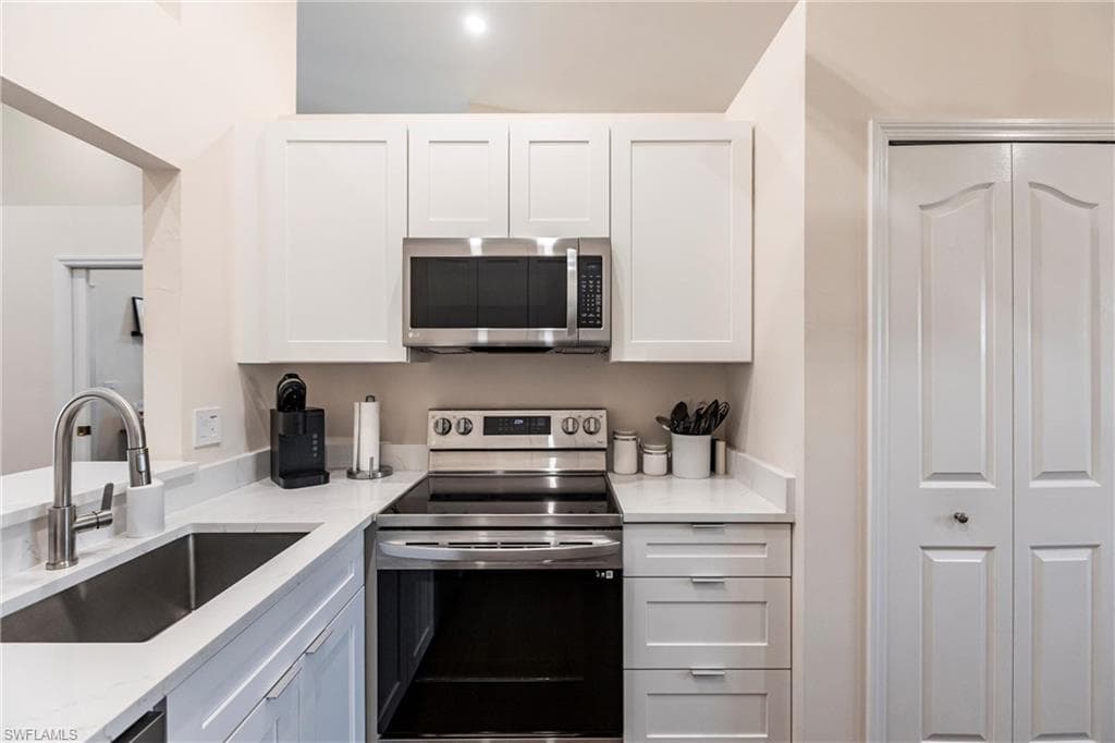 8529 Mustang Dr, Naples, FL 34113-4