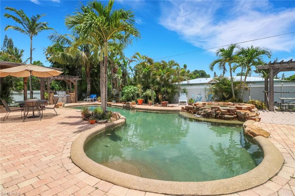 2112 45th Ter SW, Naples, FL 34116-17
