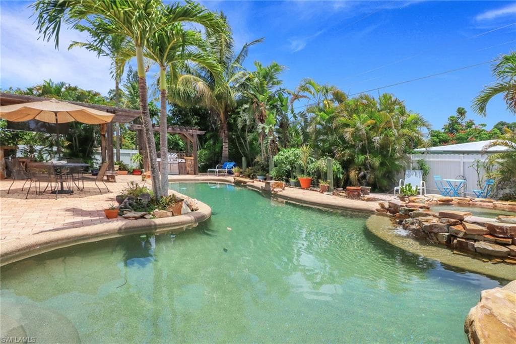 2112 45th Ter SW, Naples, FL 34116-18