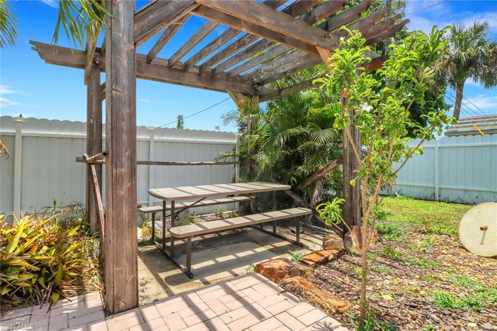 2112 45th Ter SW, Naples, FL 34116-24