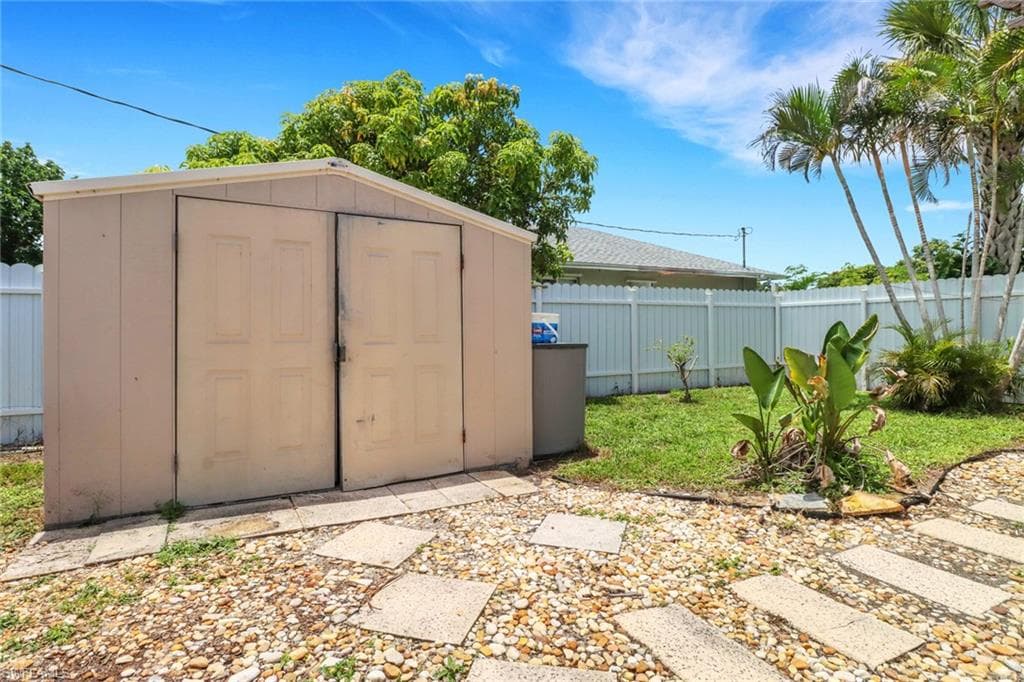 2112 45th Ter SW, Naples, FL 34116-25