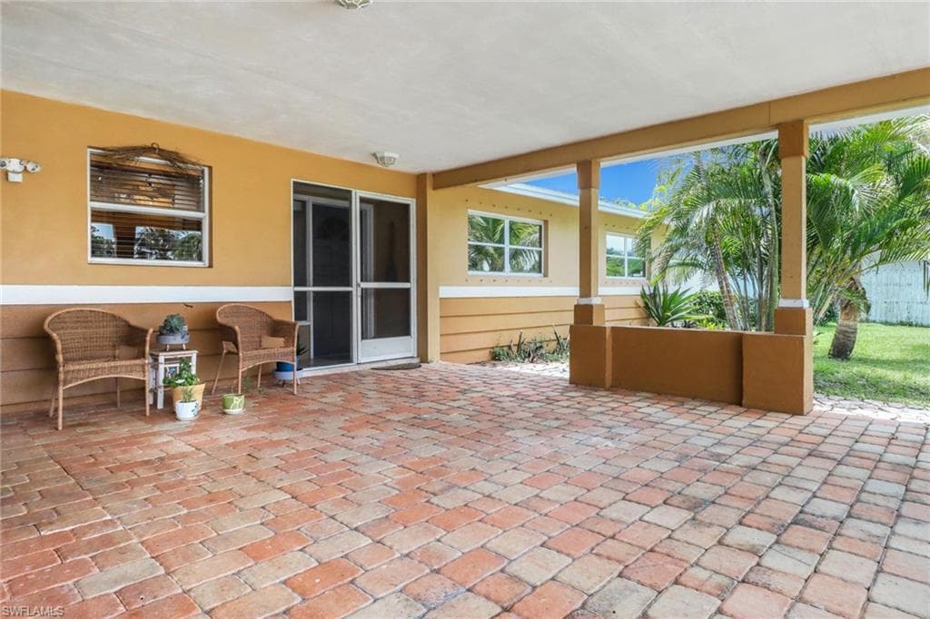 2112 45th Ter SW, Naples, FL 34116-26