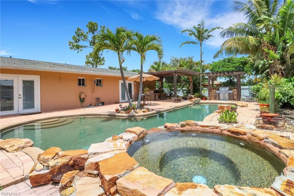2112 45th Ter SW, Naples, FL 34116-2