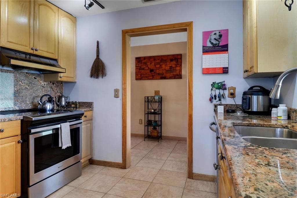 2112 45th Ter SW, Naples, FL 34116-8