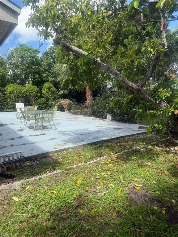 3530 Santiago Way, Naples, FL 34105-15