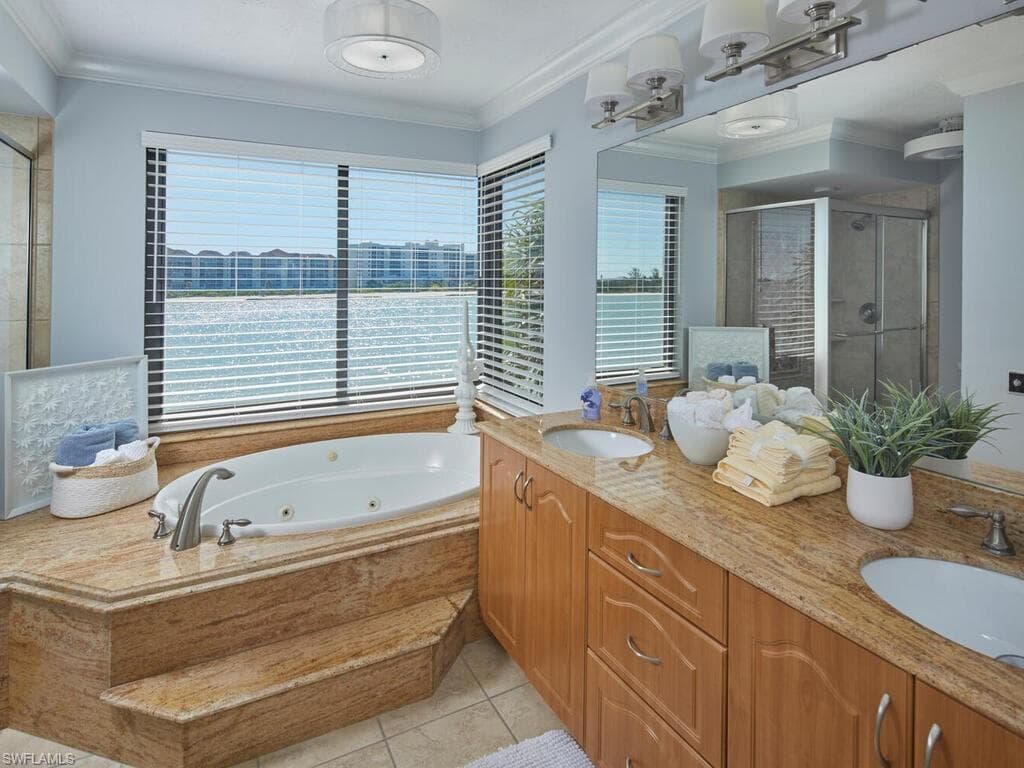 324 La Peninsula Blvd 324, Naples, FL 34113-14
