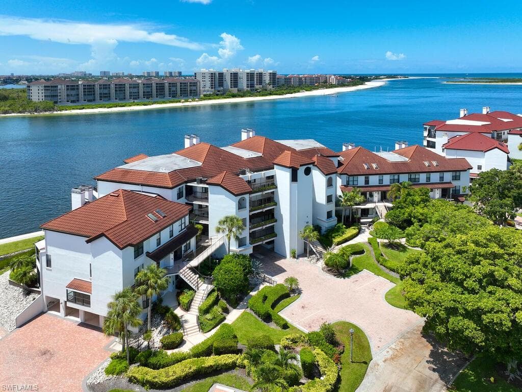 324 La Peninsula Blvd 324, Naples, FL 34113-23