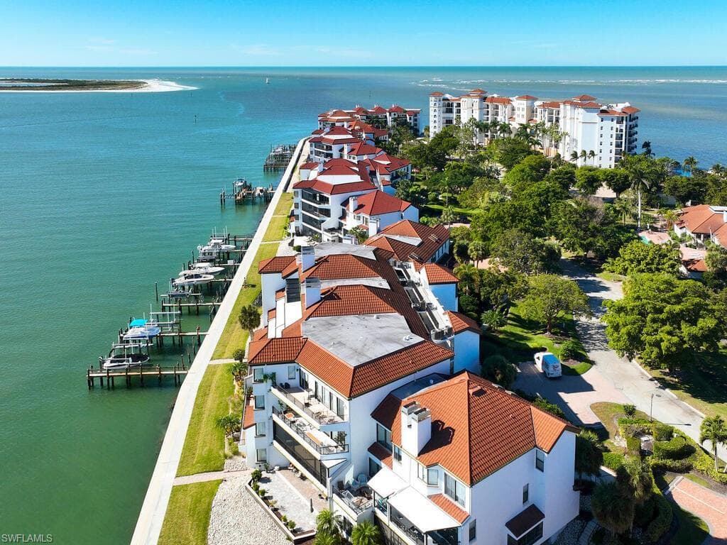 324 La Peninsula Blvd 324, Naples, FL 34113-25
