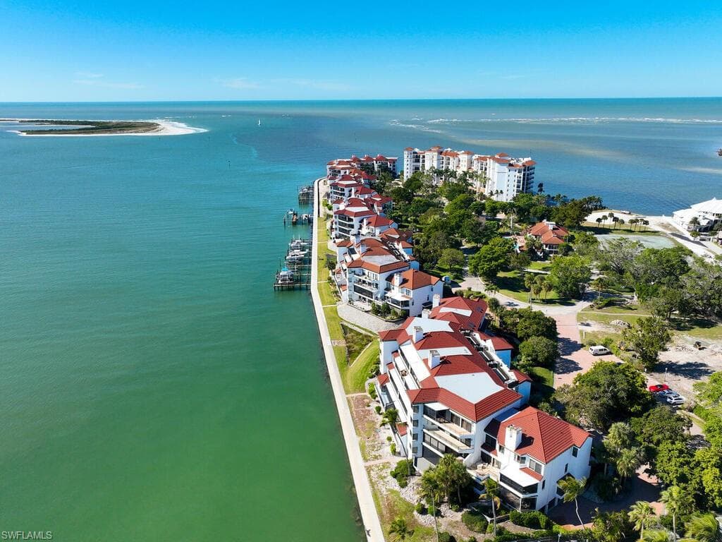 324 La Peninsula Blvd 324, Naples, FL 34113-26