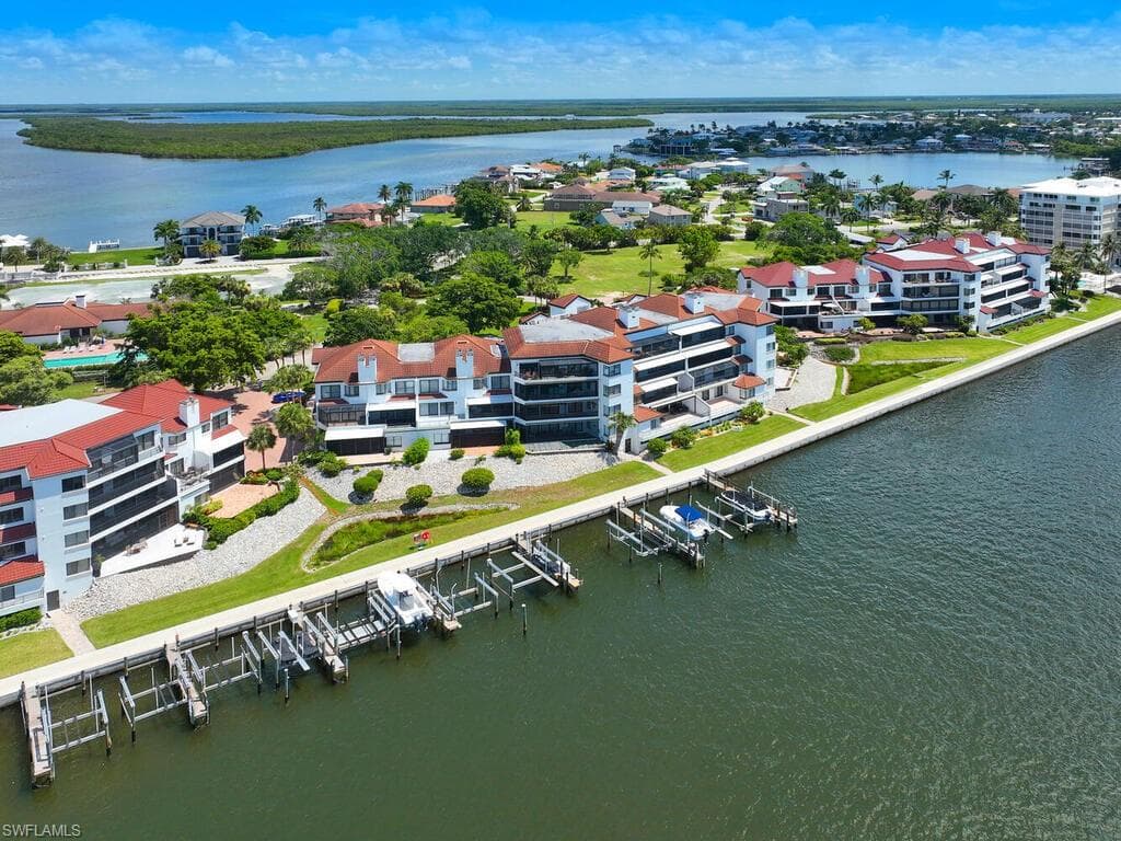 324 La Peninsula Blvd 324, Naples, FL 34113-28