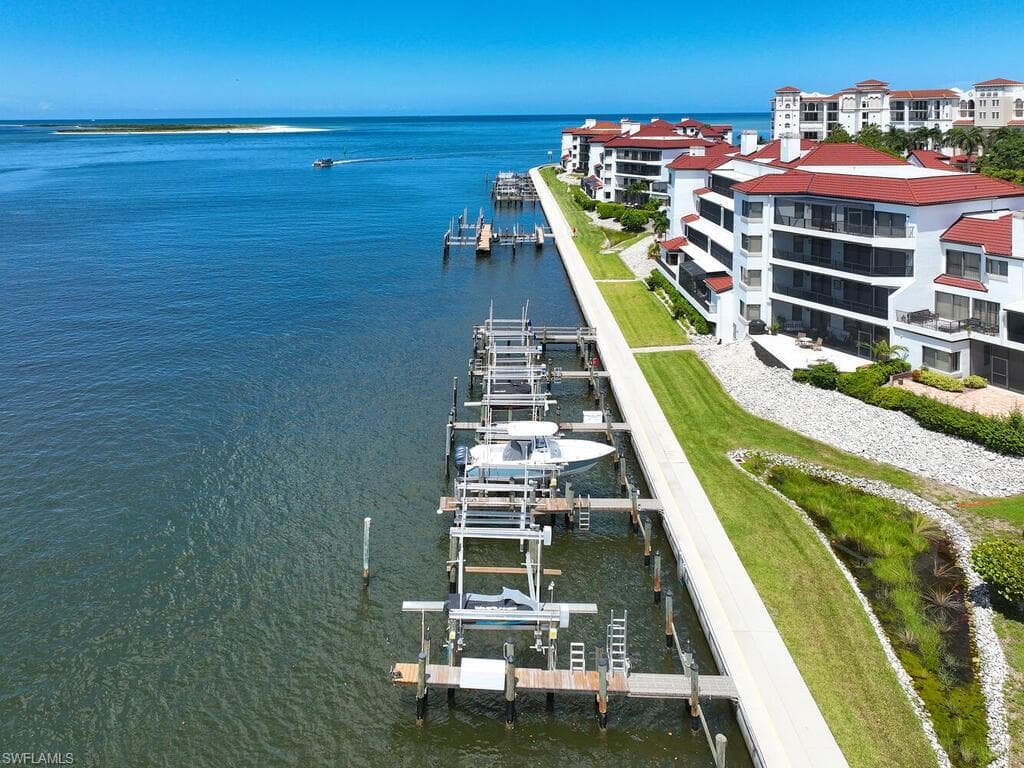 324 La Peninsula Blvd 324, Naples, FL 34113-2