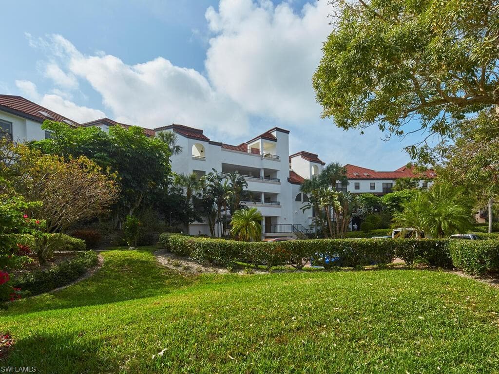 324 La Peninsula Blvd 324, Naples, FL 34113-32