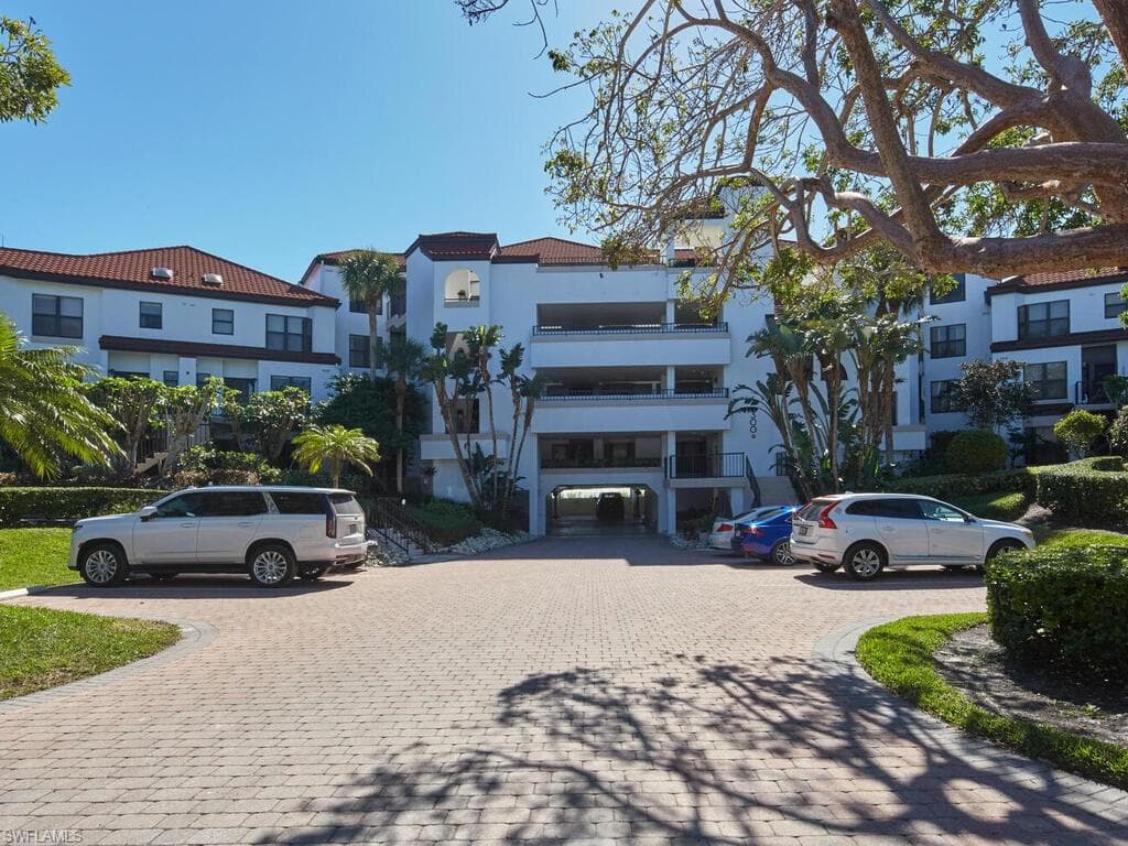 324 La Peninsula Blvd 324, Naples, FL 34113-33