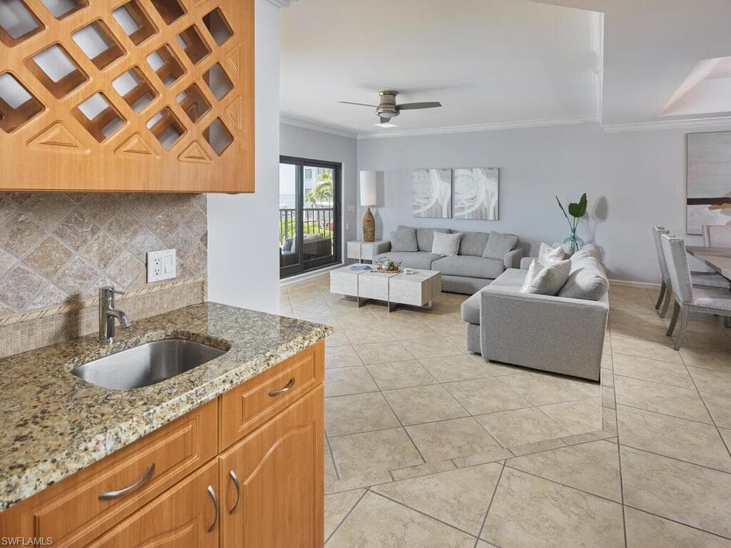 324 La Peninsula Blvd 324, Naples, FL 34113-8