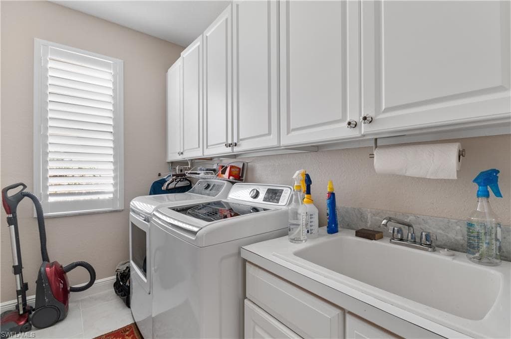 4919 Cerromar Dr, Naples, FL 34112-19
