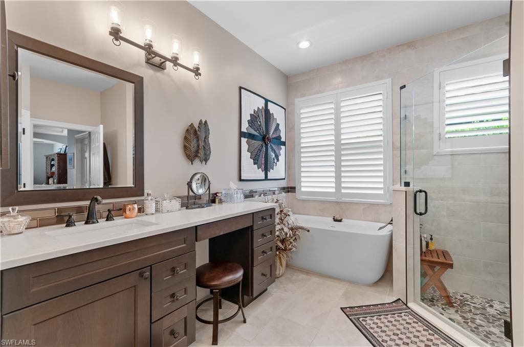 4919 Cerromar Dr, Naples, FL 34112-25