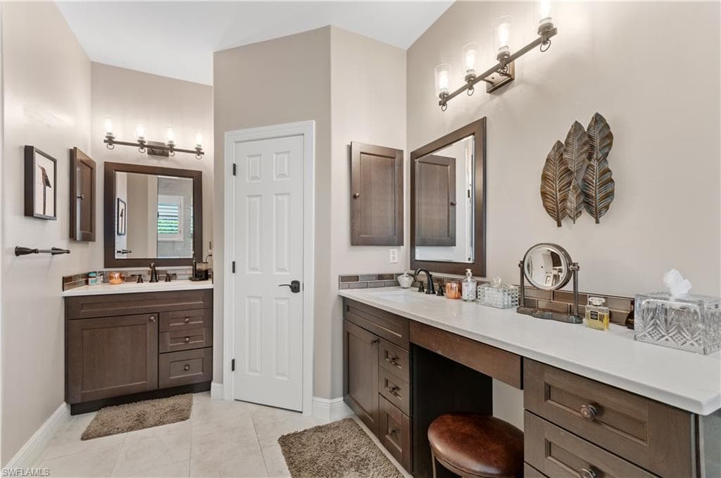 4919 Cerromar Dr, Naples, FL 34112-26