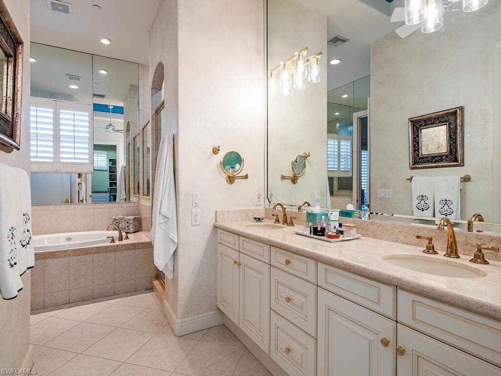 530 Avellino Isles Cir 7-301, Naples, FL 34119-15