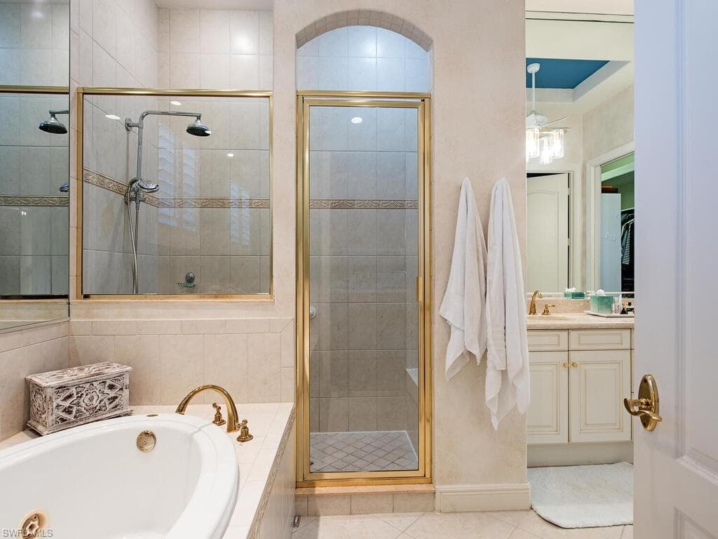 530 Avellino Isles Cir 7-301, Naples, FL 34119-16