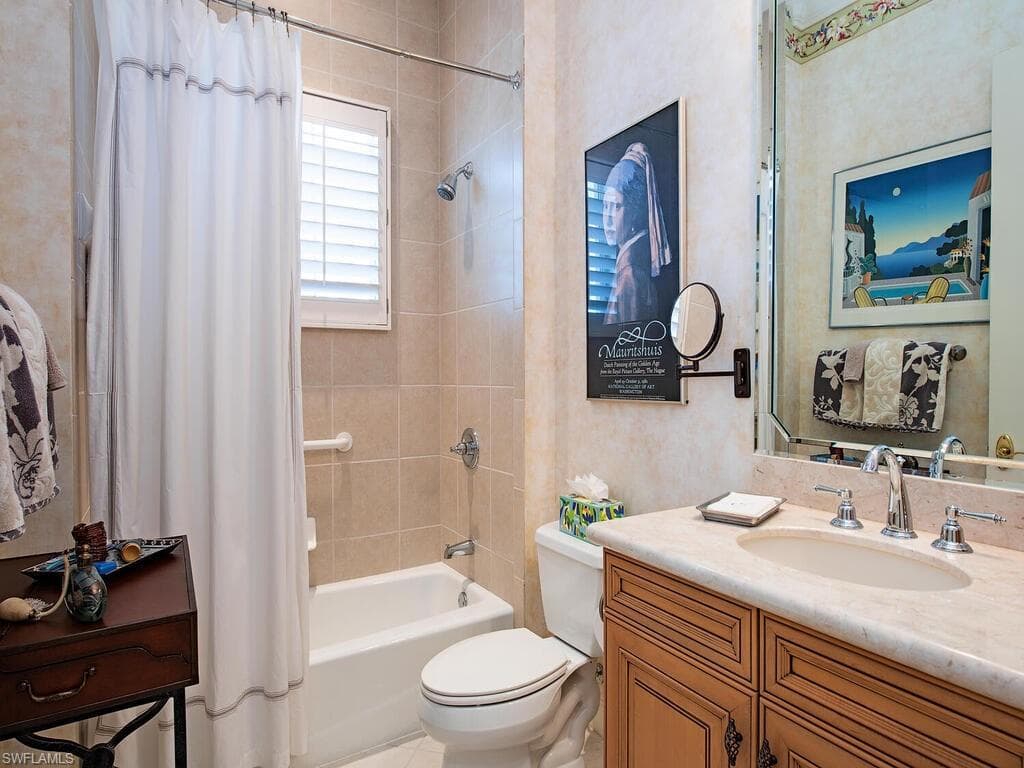 530 Avellino Isles Cir 7-301, Naples, FL 34119-21