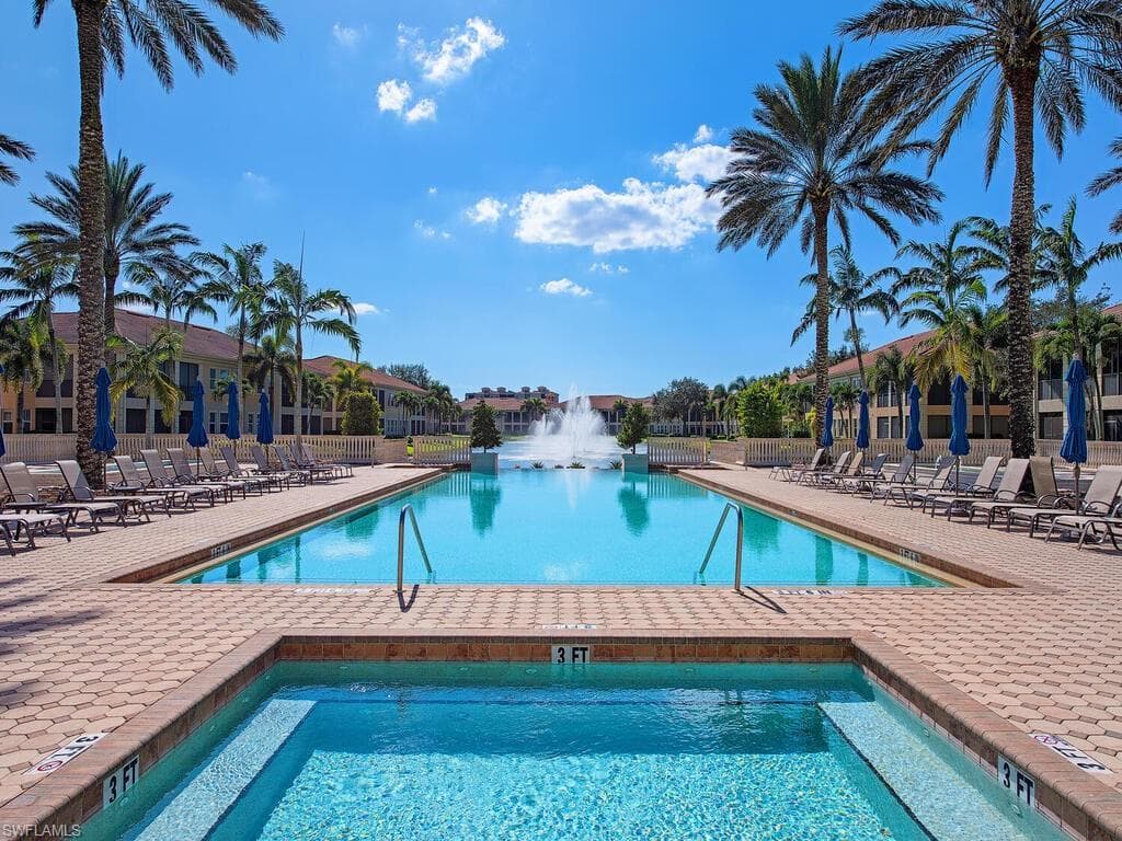530 Avellino Isles Cir 7-301, Naples, FL 34119-25